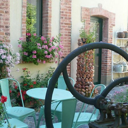 Au Fond De La Cour Bed & Breakfast Veyre-Monton Luaran gambar