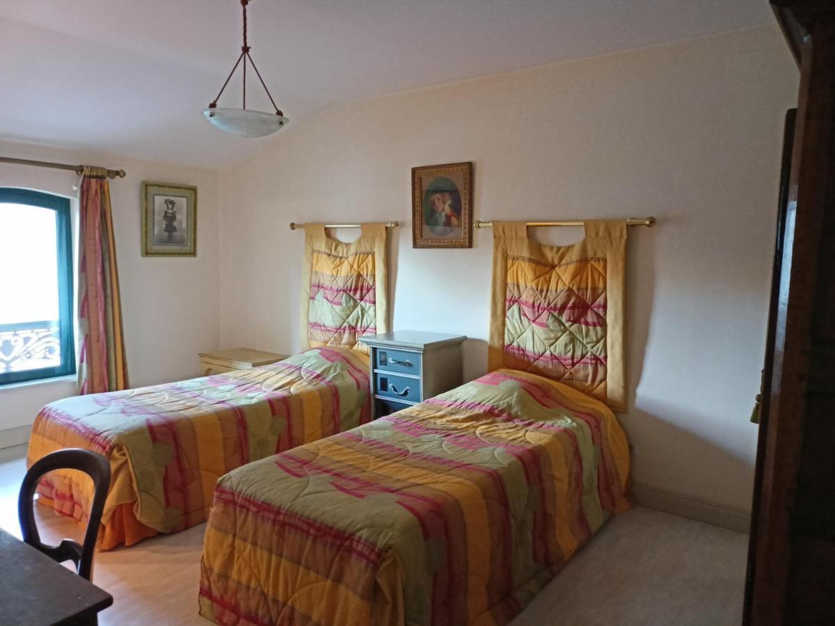 Au Fond De La Cour Bed & Breakfast Veyre-Monton Luaran gambar
