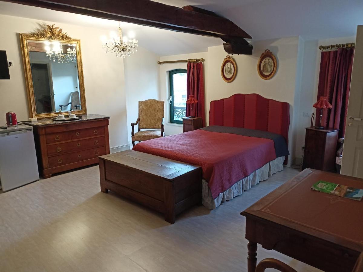 Au Fond De La Cour Bed & Breakfast Veyre-Monton Luaran gambar