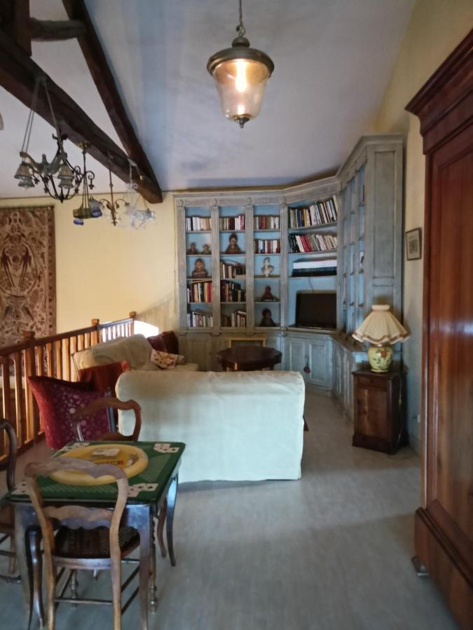Au Fond De La Cour Bed & Breakfast Veyre-Monton Luaran gambar