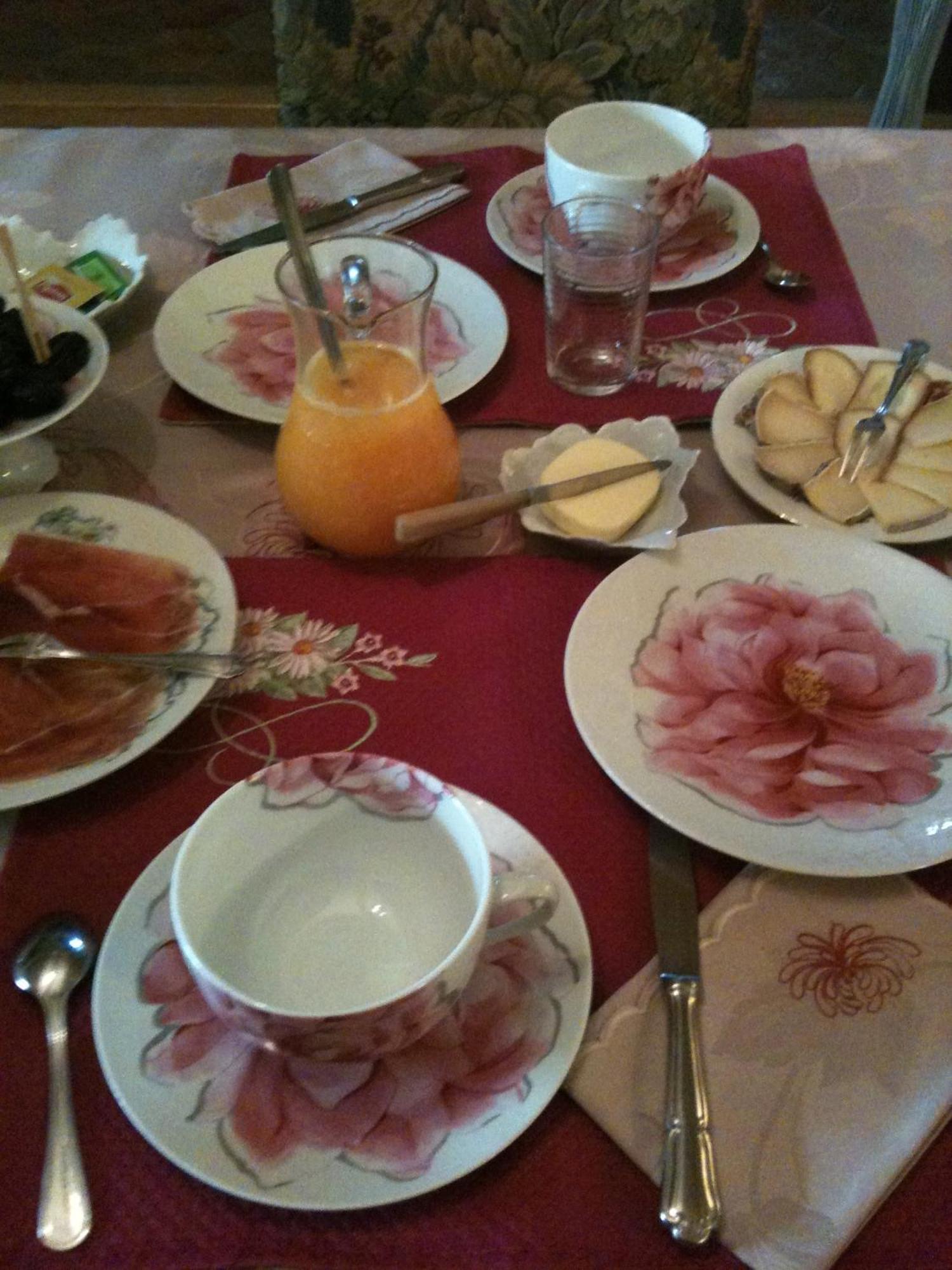 Au Fond De La Cour Bed & Breakfast Veyre-Monton Luaran gambar