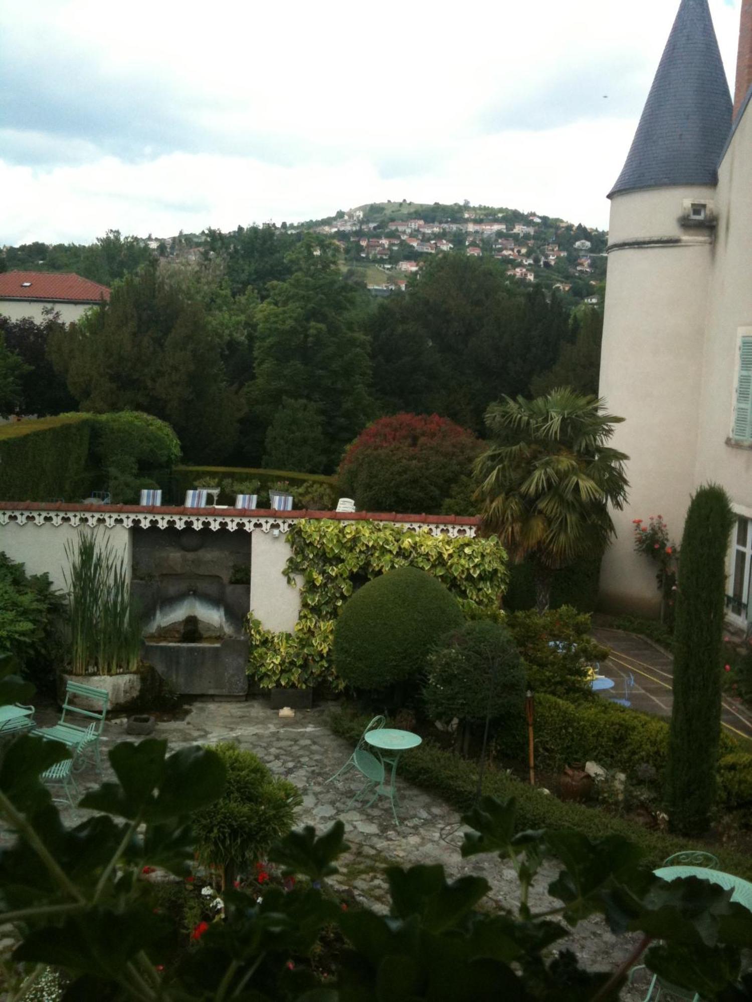 Au Fond De La Cour Bed & Breakfast Veyre-Monton Luaran gambar