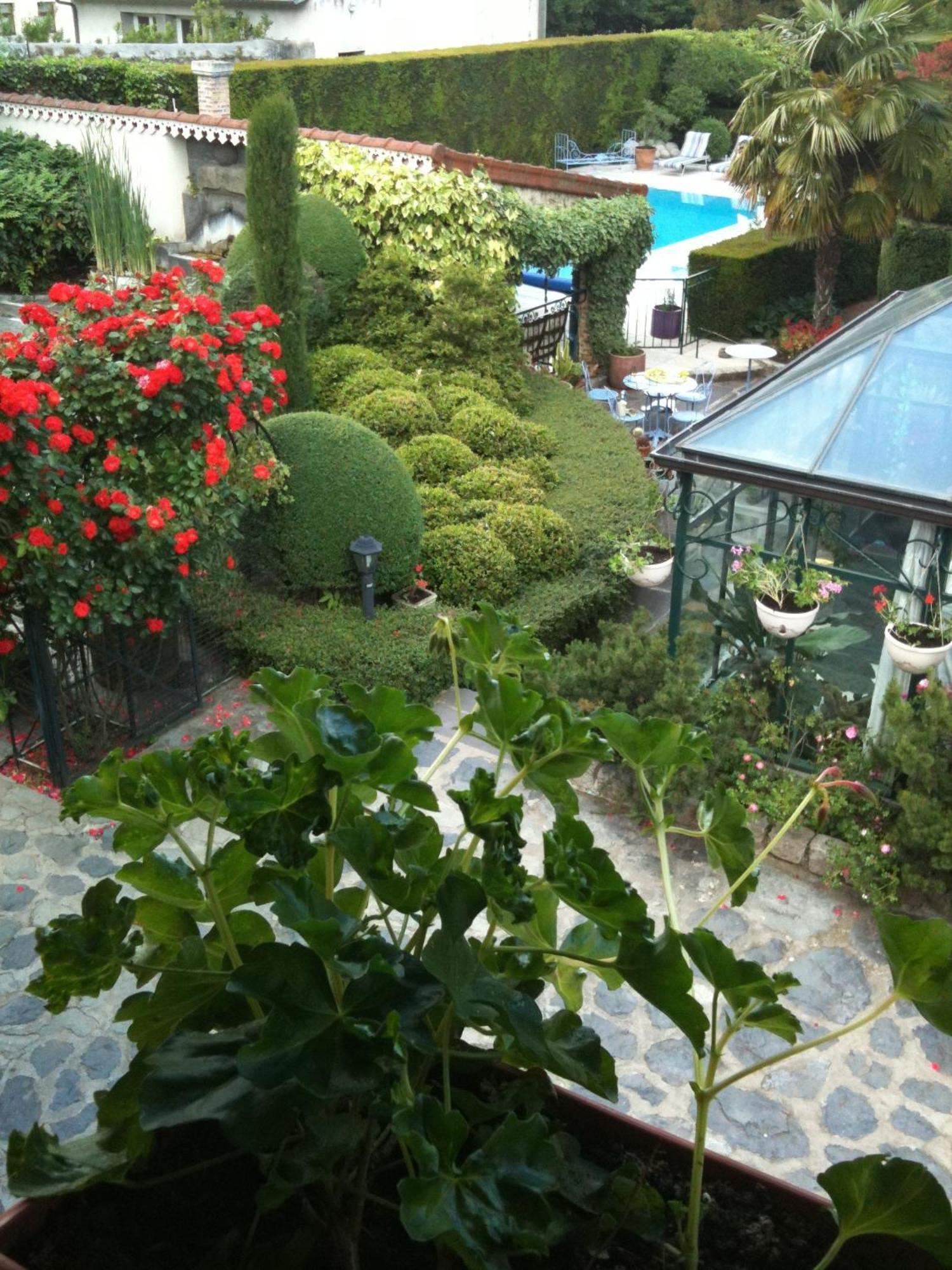 Au Fond De La Cour Bed & Breakfast Veyre-Monton Luaran gambar