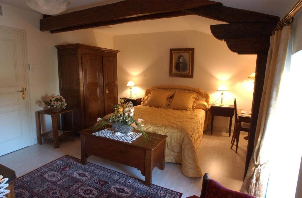 Au Fond De La Cour Bed & Breakfast Veyre-Monton Bilik gambar
