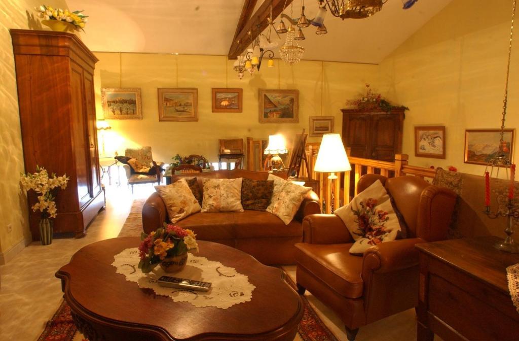 Au Fond De La Cour Bed & Breakfast Veyre-Monton Luaran gambar