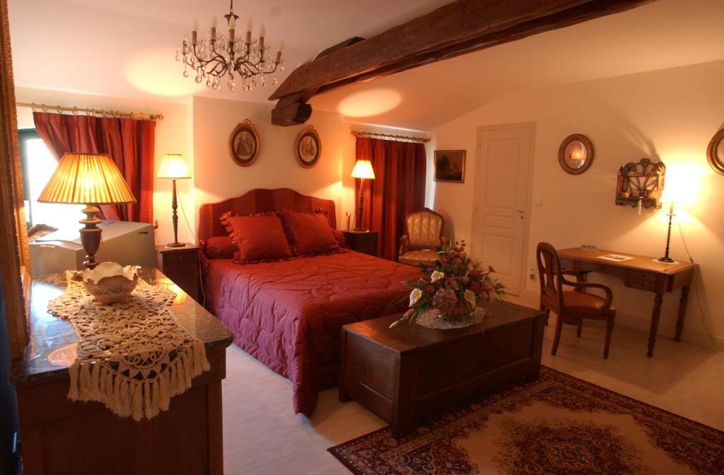 Au Fond De La Cour Bed & Breakfast Veyre-Monton Bilik gambar