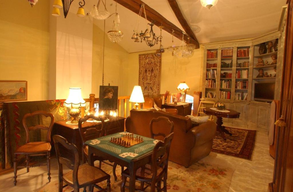 Au Fond De La Cour Bed & Breakfast Veyre-Monton Luaran gambar