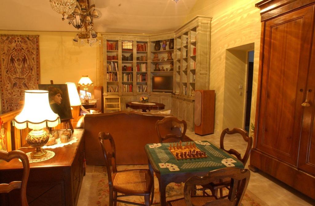 Au Fond De La Cour Bed & Breakfast Veyre-Monton Luaran gambar