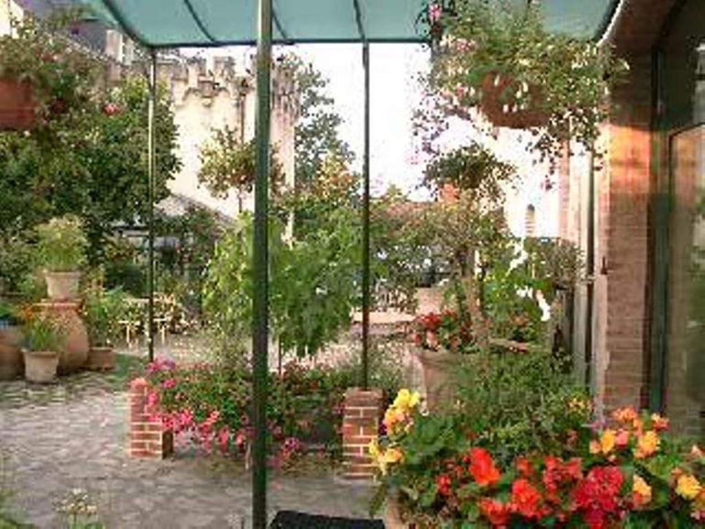 Au Fond De La Cour Bed & Breakfast Veyre-Monton Luaran gambar
