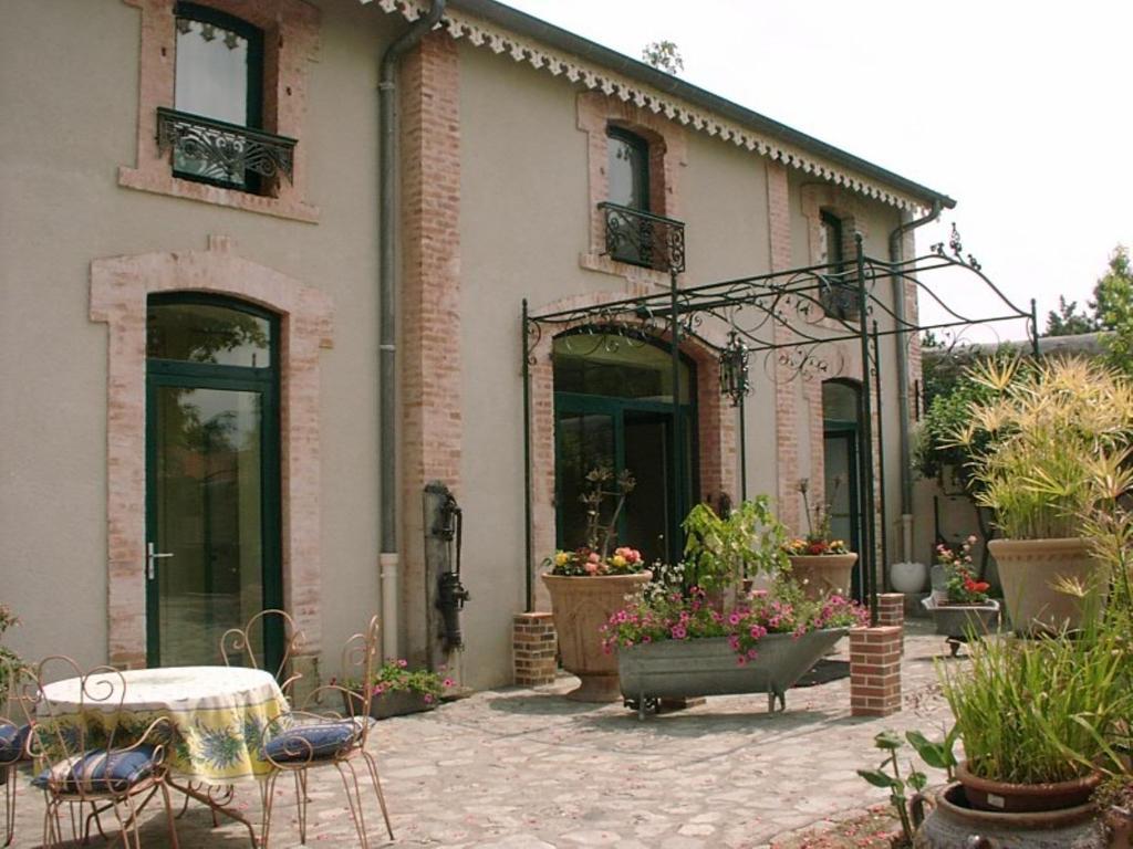 Au Fond De La Cour Bed & Breakfast Veyre-Monton Luaran gambar