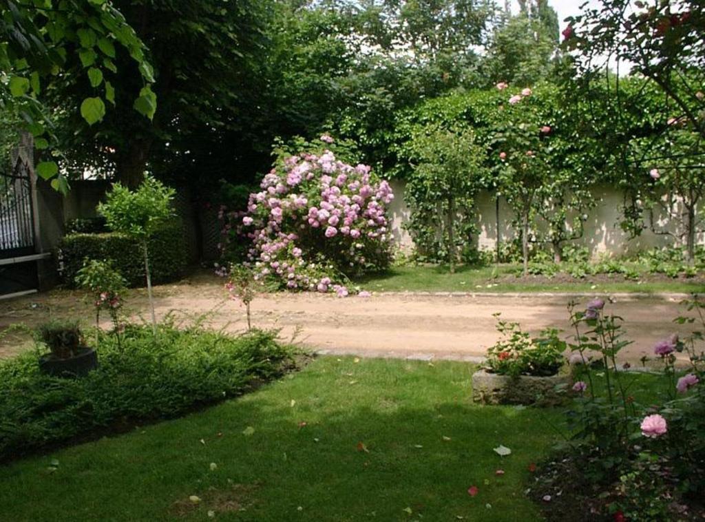 Au Fond De La Cour Bed & Breakfast Veyre-Monton Luaran gambar