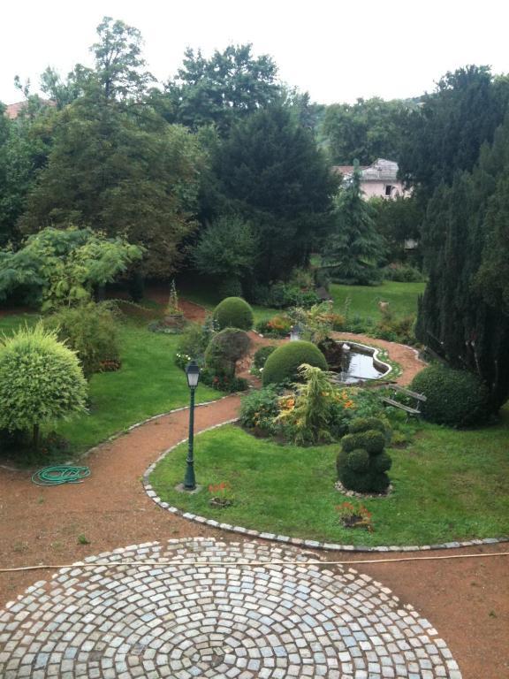 Au Fond De La Cour Bed & Breakfast Veyre-Monton Luaran gambar