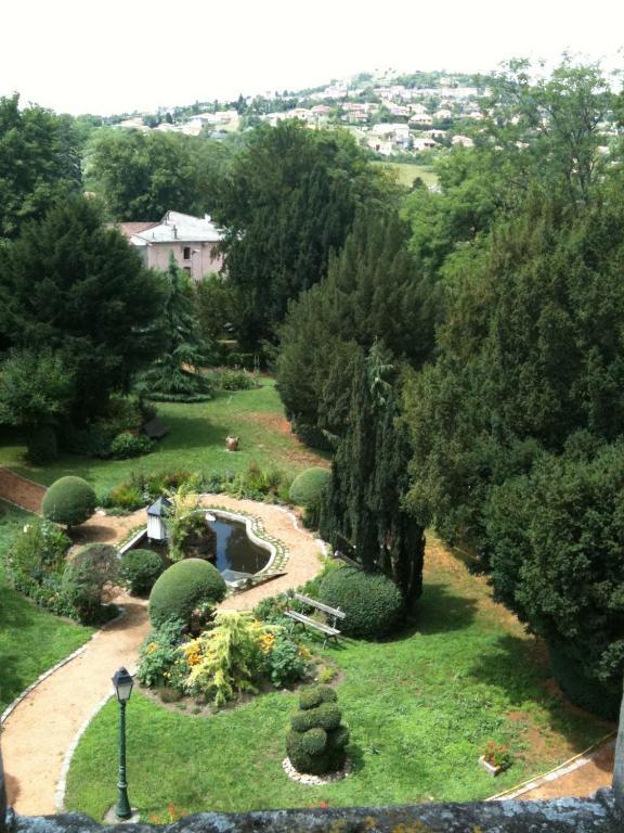 Au Fond De La Cour Bed & Breakfast Veyre-Monton Luaran gambar