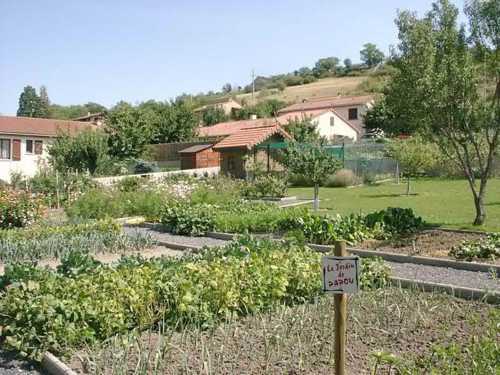 Au Fond De La Cour Bed & Breakfast Veyre-Monton Luaran gambar